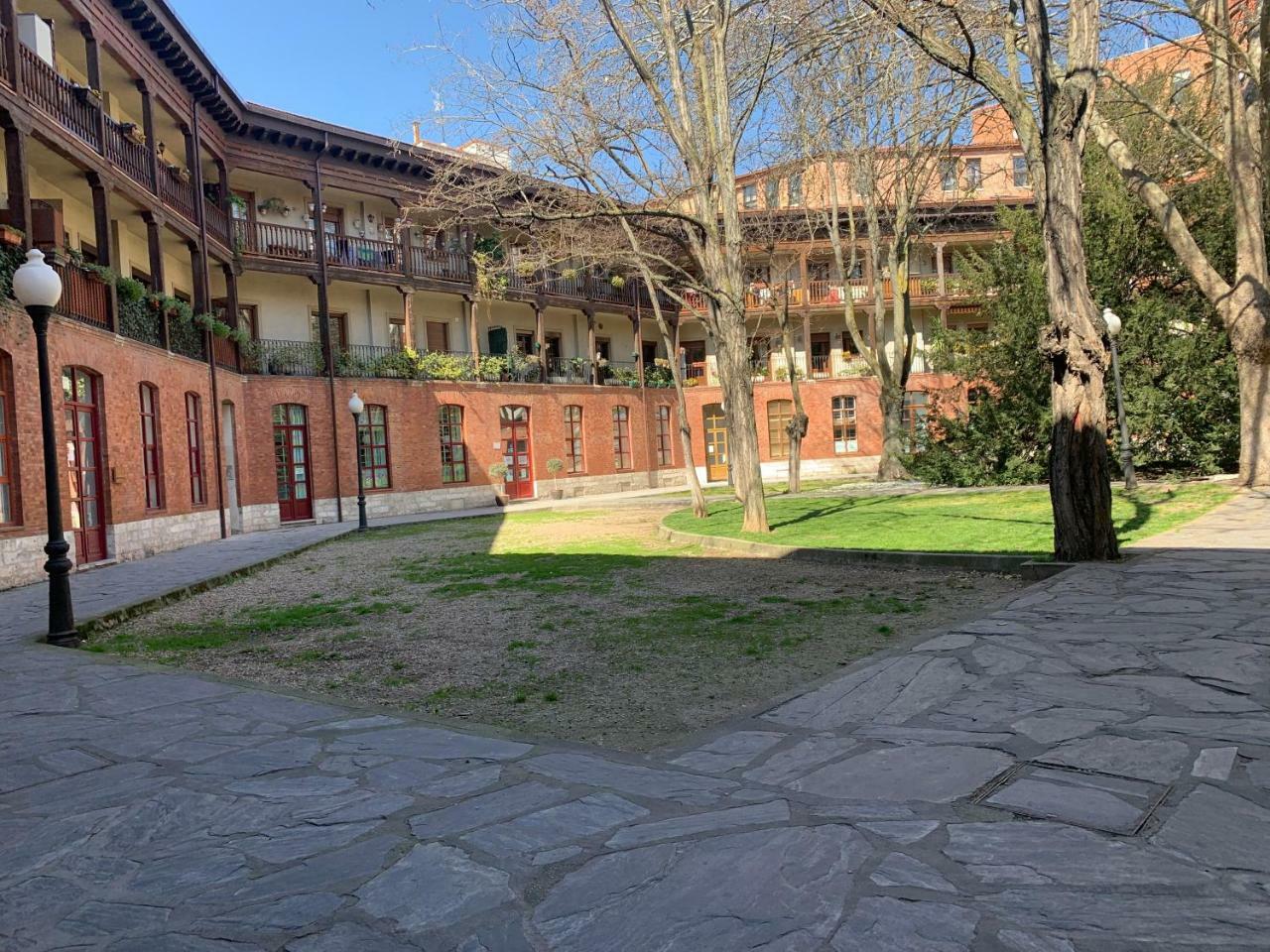 וייאדוליד Espacios Blanco Plaza Del Viejo Coso מראה חיצוני תמונה